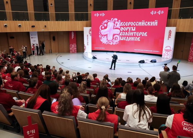 Андрей Воробьев встретился с участниками IX Всероссийского форума волонтеров-медиков