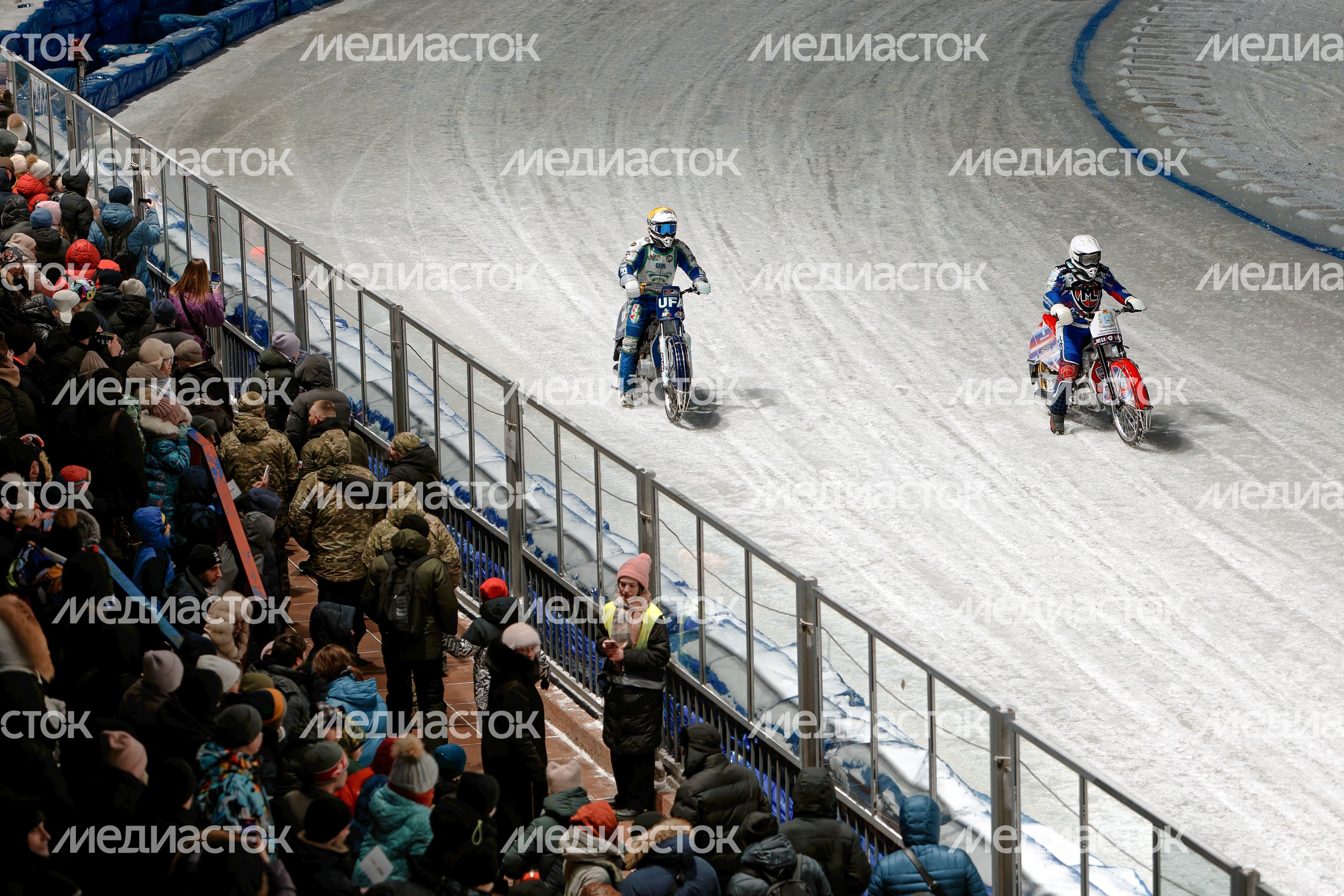 Чемпионат России по мотогонкам на льду в Красногорске Чемпионат России по мотогонкам на льду в Красногорске