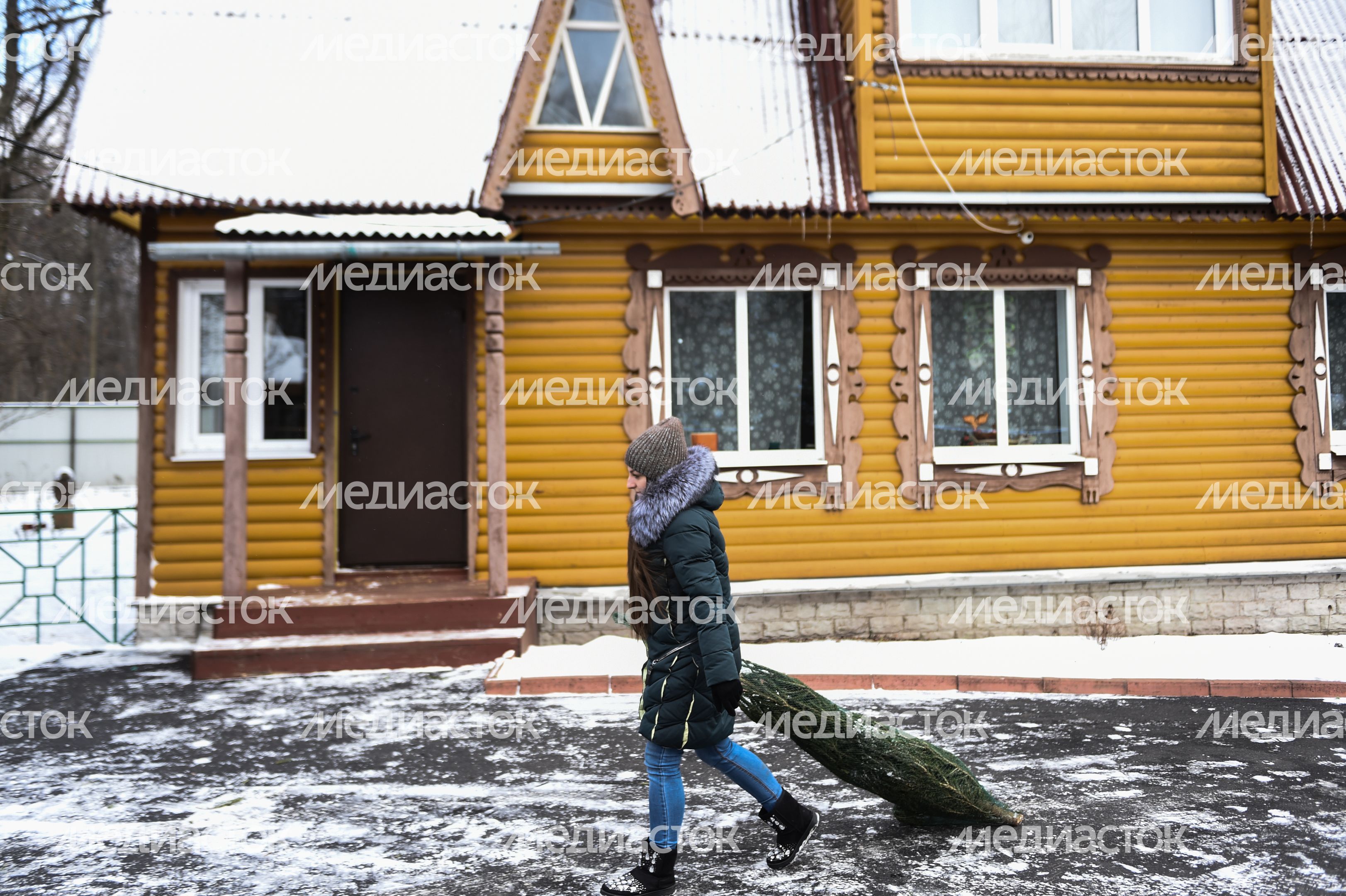 Утилизация елок после Нового года в Москве