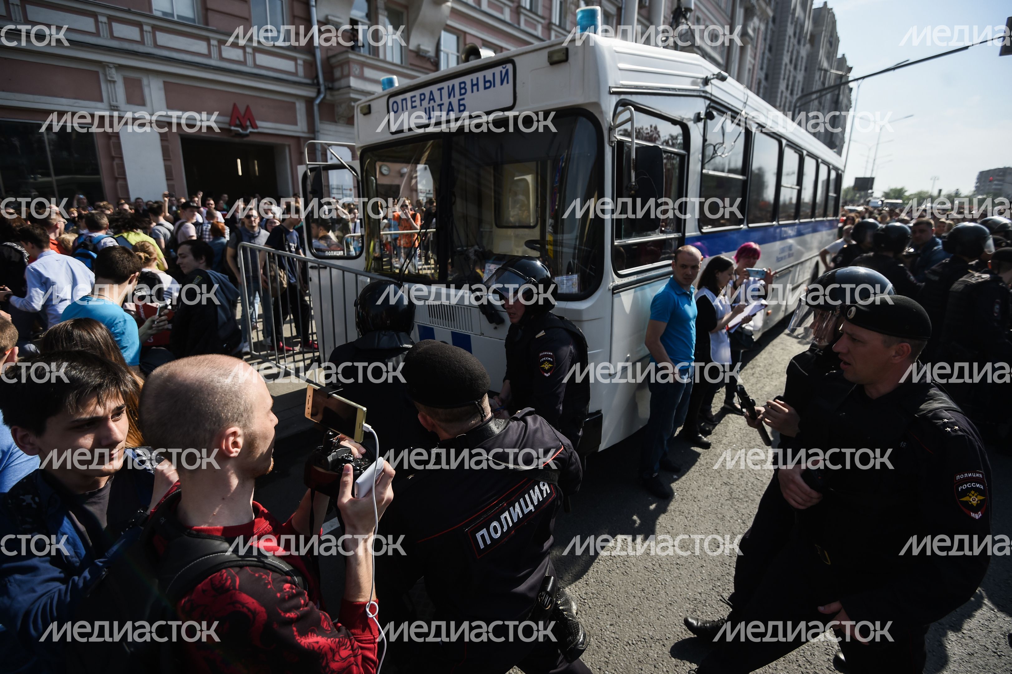 Несанкционированный митинг на Пушкинской площади Несанкционированный митинг на Пушкинской площади