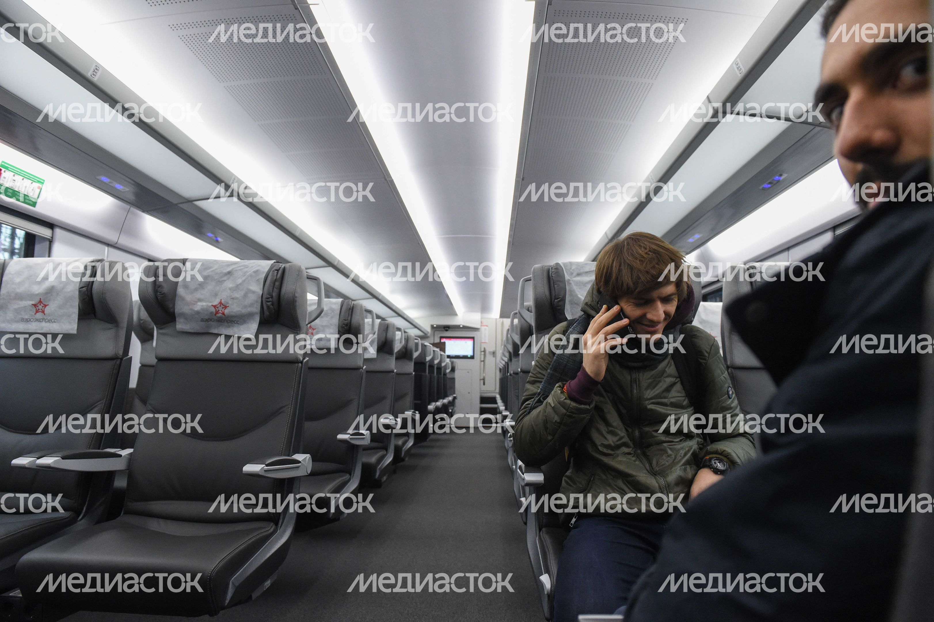 Запуск двухэтажного «Аэроэкспресса» с Киевского вокзала в Москве Запуск двухэтажного «Аэроэкспресса» с Киевского вокзала в Москве