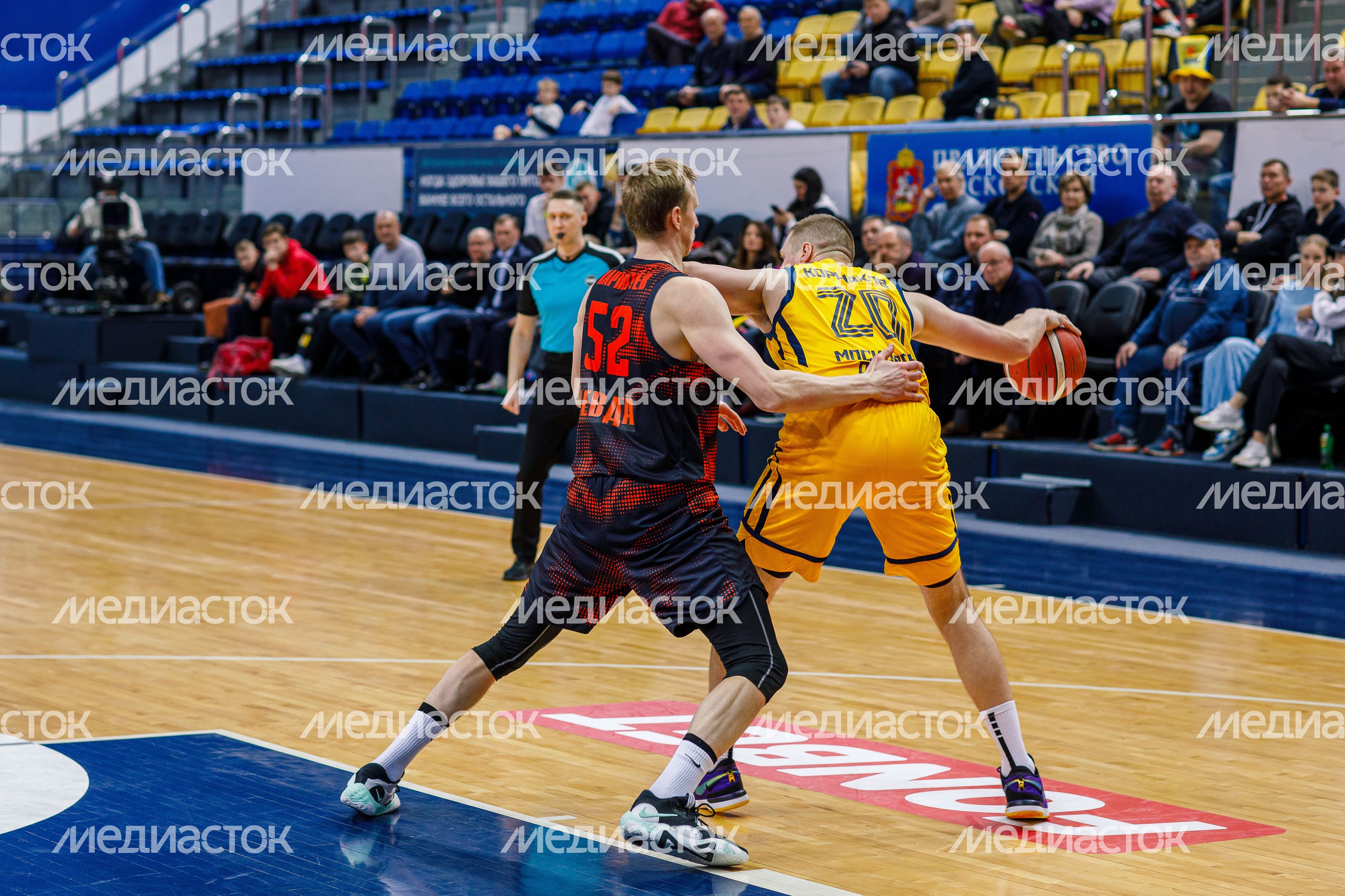 Команда «Химки» против команды «Темп-СУМЗ» из Ревды в рамках очередного тура Суперлиги по баскетболу