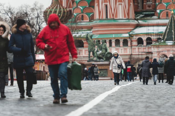 Люди в масках в период эпидемии коронавируса