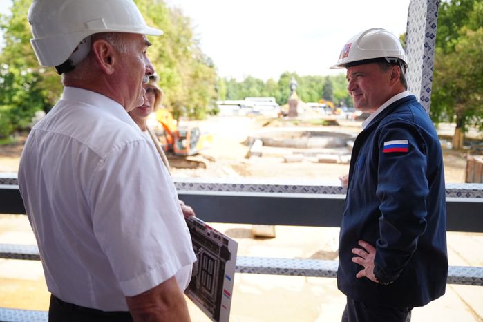Андрей Воробьев проверил ход работ по реконструкции мытищинского театра "ФЭСТ"