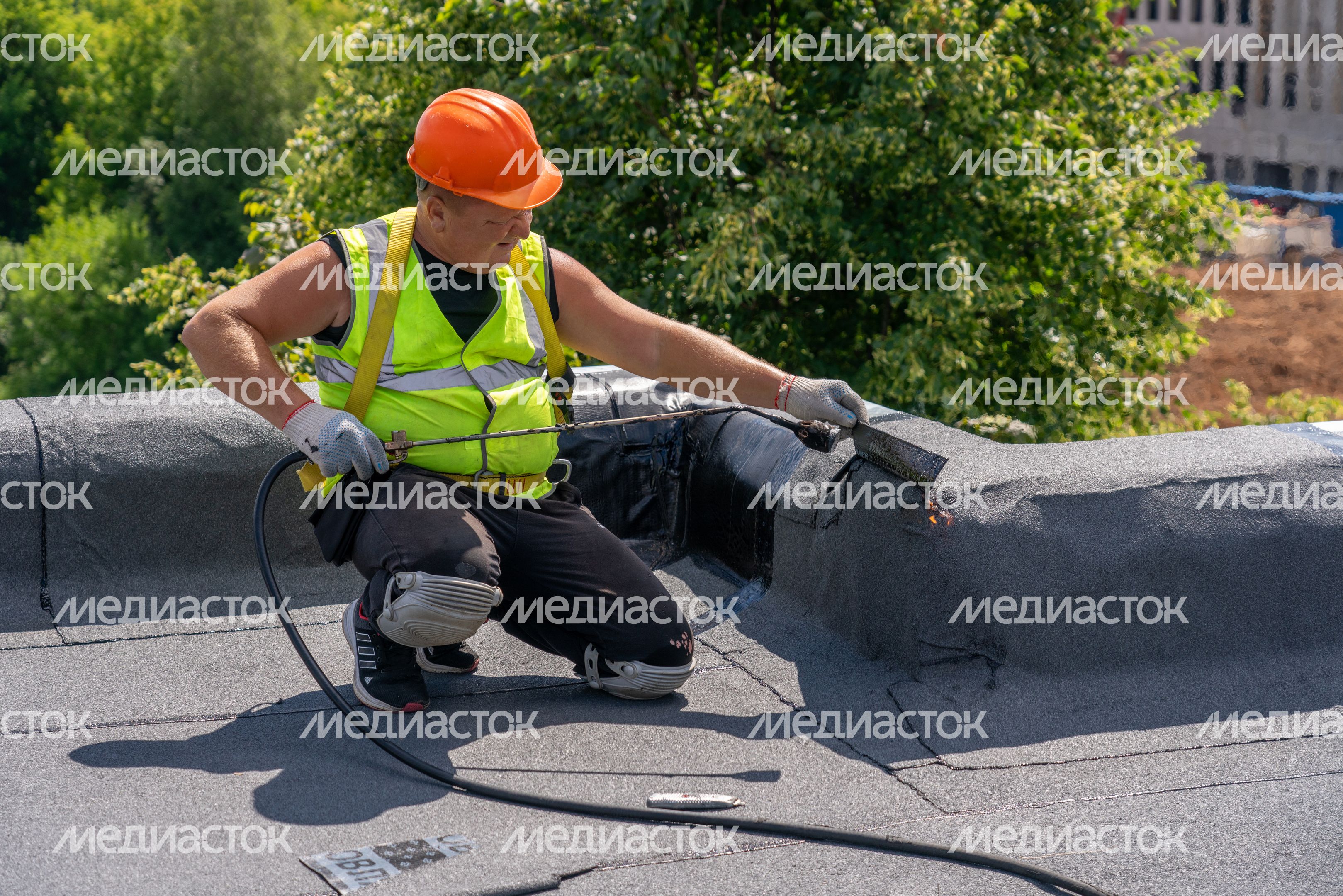 Ремонт плоской кровли многоквартирного дома №3А в селе Новопетровское округа Истра