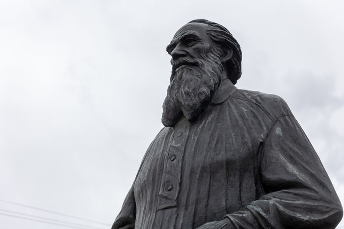 Памятник Л.Н.Толстому