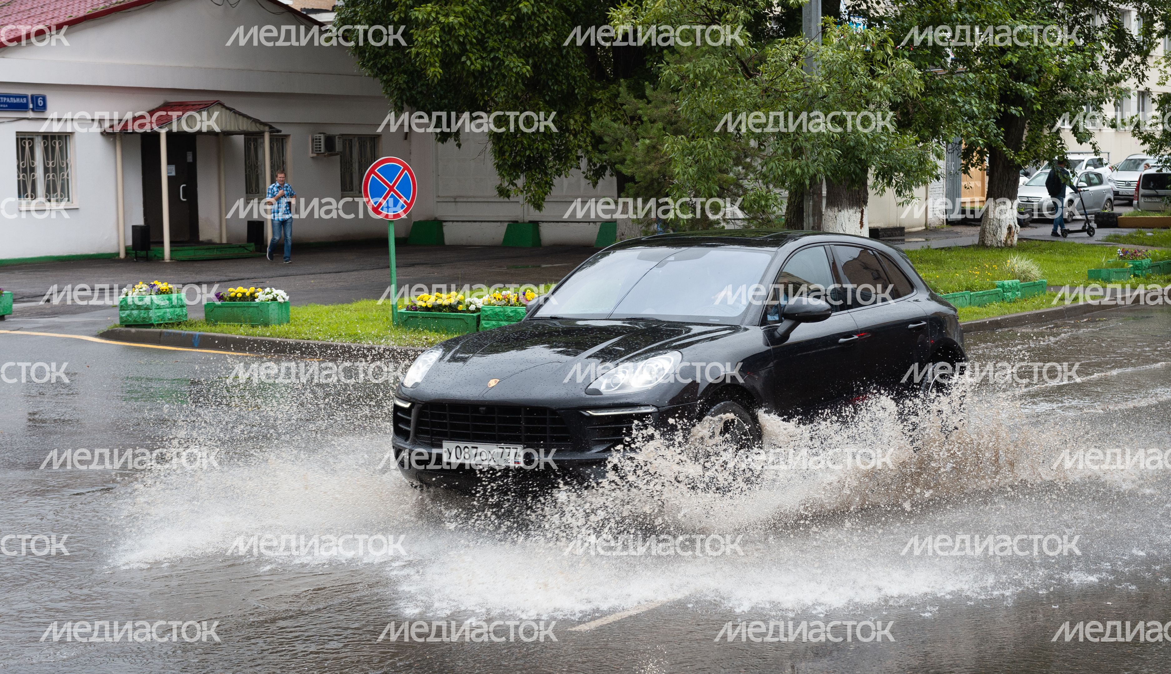 Проливной дождь в Москве Проливной дождь в Москве