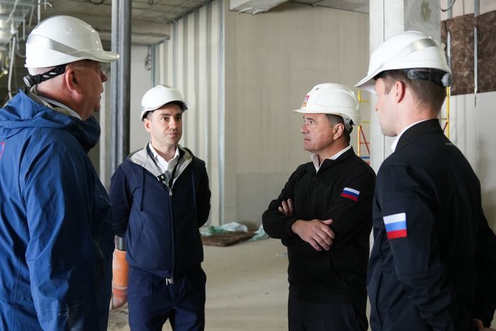 Андрей Воробьев проверил ход строительства многопрофильной больницы в Балашихе