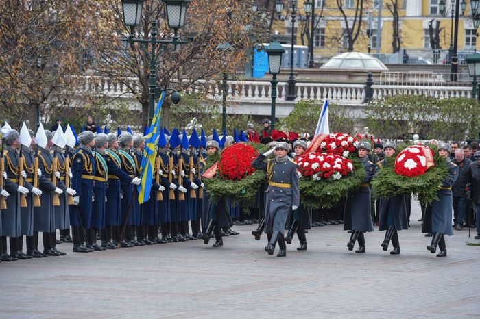 Торжественный марш в честь парада 1941 года на Красной площади в Москве