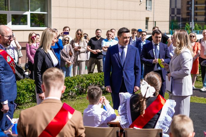 Губернатор поздравил выпускников реутовской СОШ №10 с последним звонком