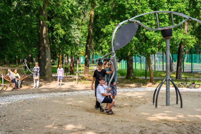 Детская площадка в парке культуры и отдыха им. Олега Степанова в Серпухове летом