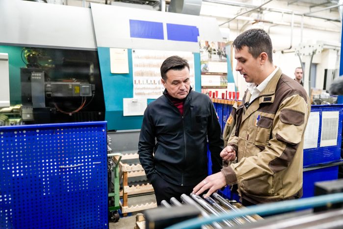 Андрей Воробьев оценил работу подмосковного оружейного завода