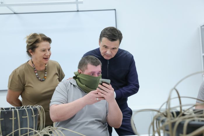 Андрей Воробьев навестил раненых бойцов в центре им. Мещерякова