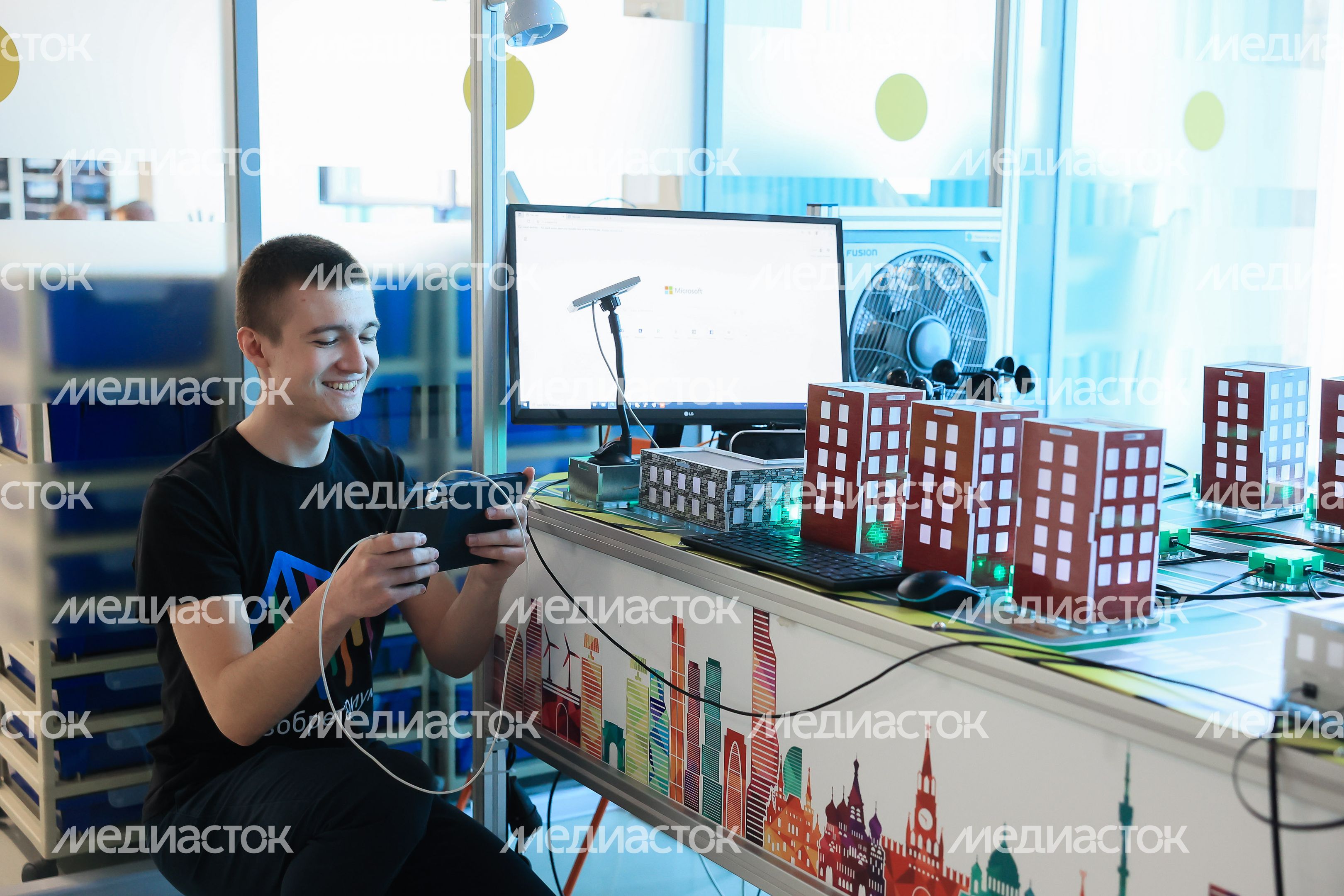 Представление учащимися «Изобретариума» своих разработок Губернатору Подмосковья