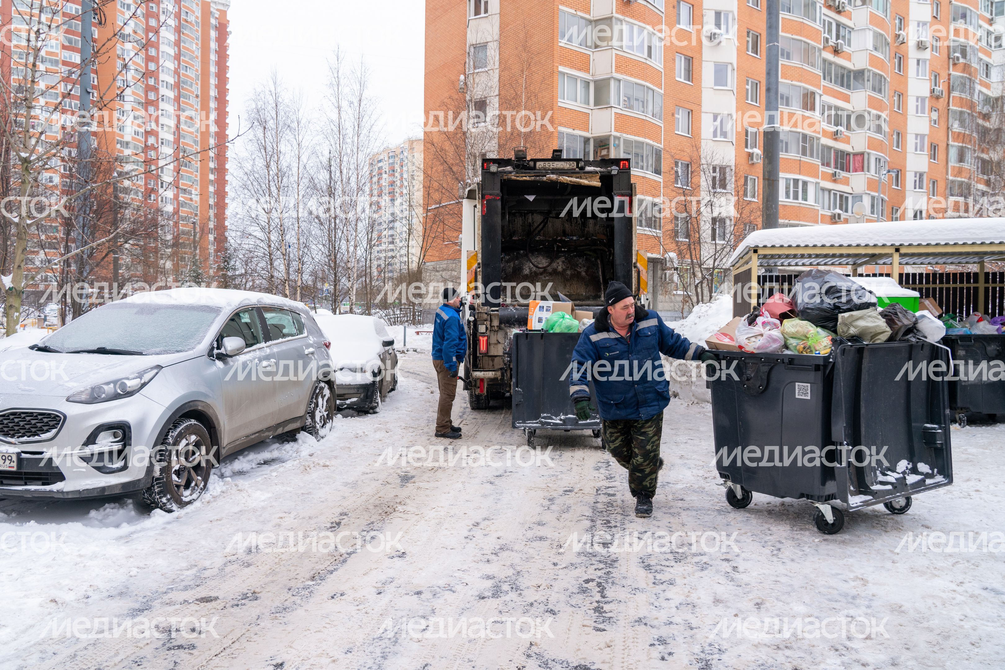 Работа мусоровозов зимой в Красногорске Работа мусоровозов зимой в Красногорске