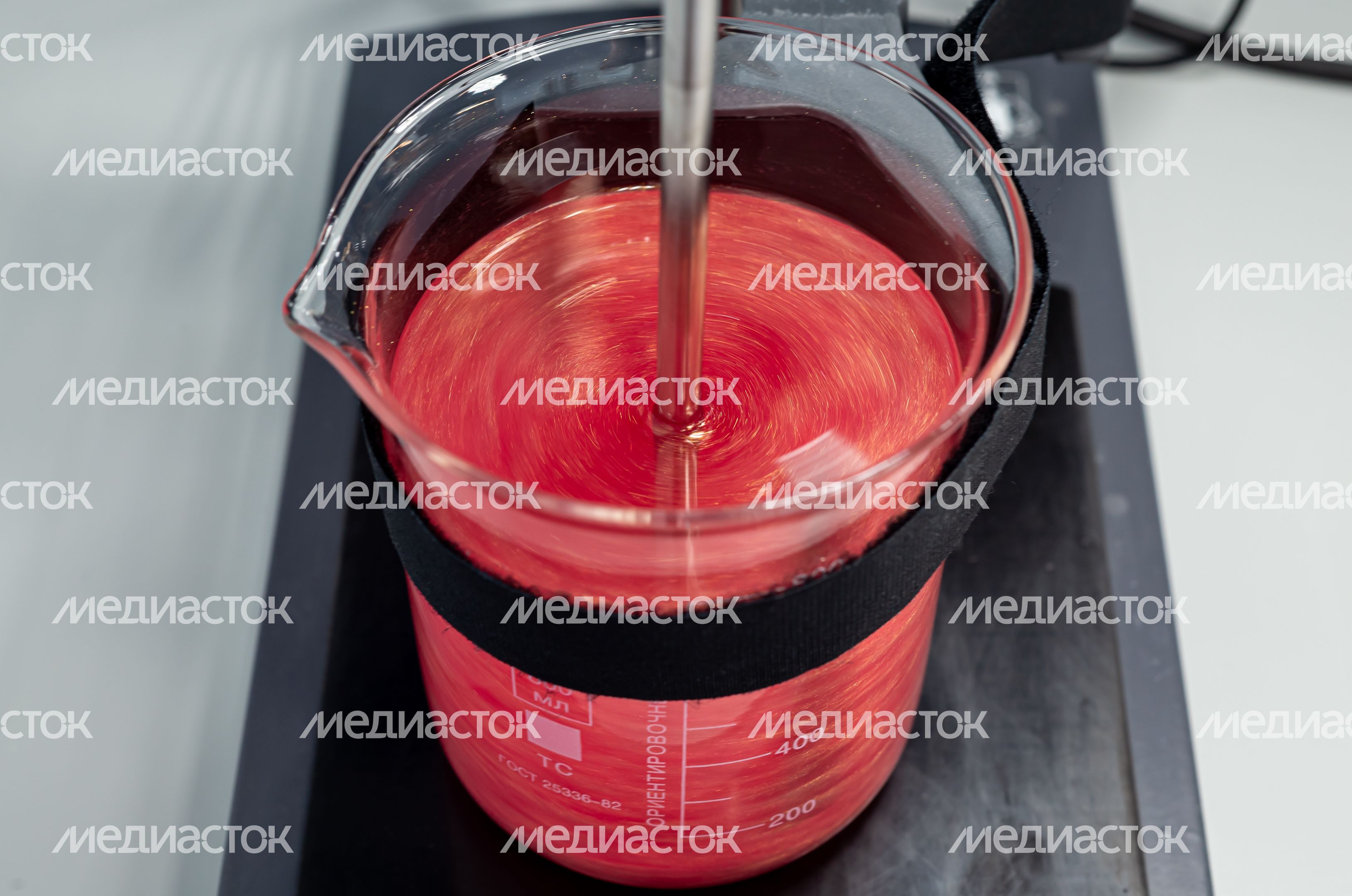 Процесс работы фабрики косметического бренда Mixit