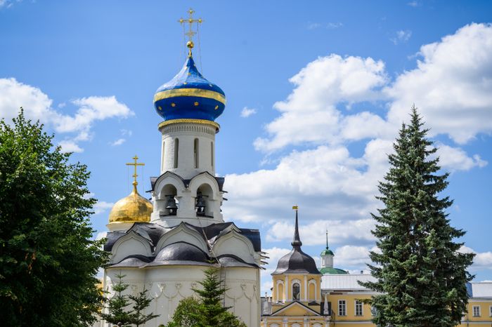 Солнечная Свято-Троицкая Сергиева лавра