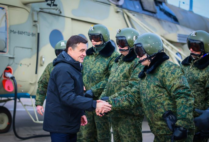 Губернатор поблагодарил военнослужащих вертолетной эскадрильи