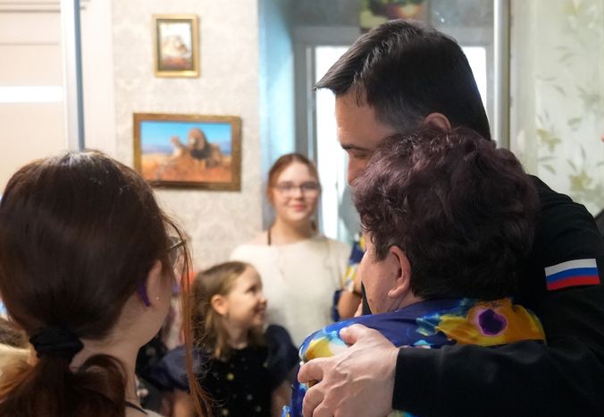 Андрей Воробьев поздравил с 8 Марта семью кавалера Ордена Мужества Олега Шорикова