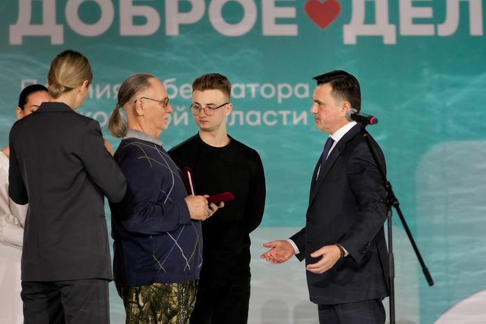 Андрей Воробьев наградил лауреатов премии "Мы рядом. Доброе дело"
