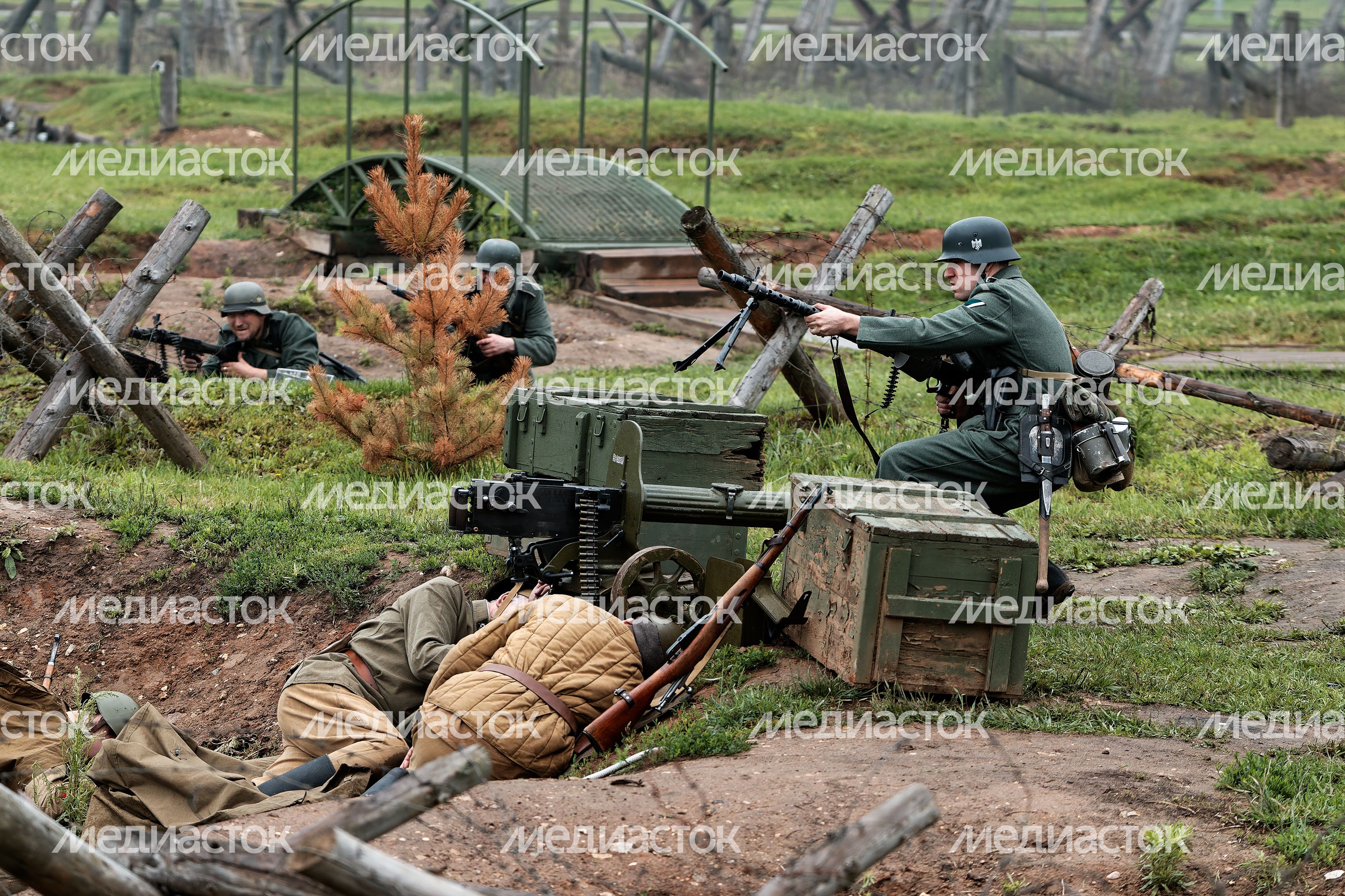 Военно-историческая реконструкция «Первый день войны» у Главного храма ВС РФ в День памяти и скорби Военно-историческая реконструкция «Первый день войны» у Главного храма ВС РФ в День памяти и скорби