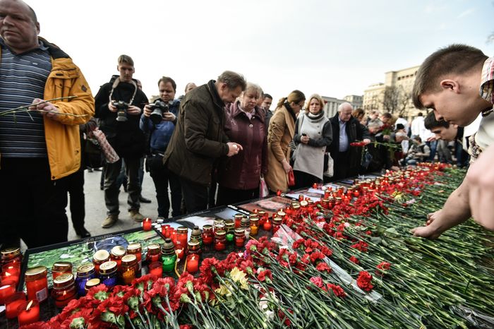 Траурный митинг памяти 11 жертв теракта в Санкт-Петербурге
