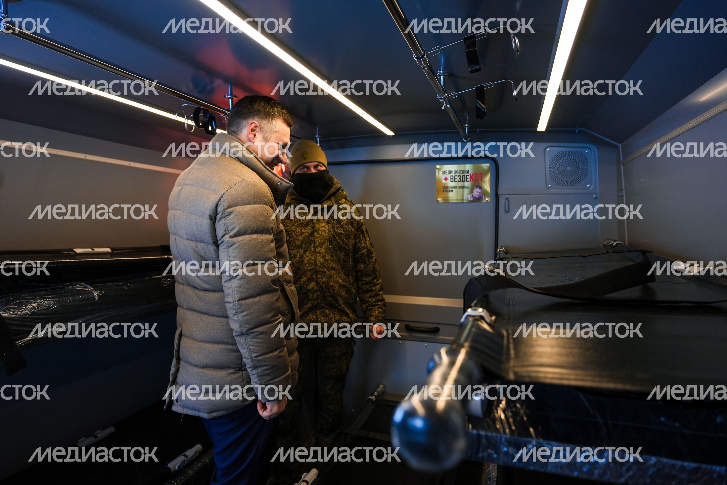 Бойцам СВО из Подмосковья передали медицинский вездеход-амфибию "Звезда" Бойцам СВО из Подмосковья передали медицинский вездеход-амфибию "Звезда"