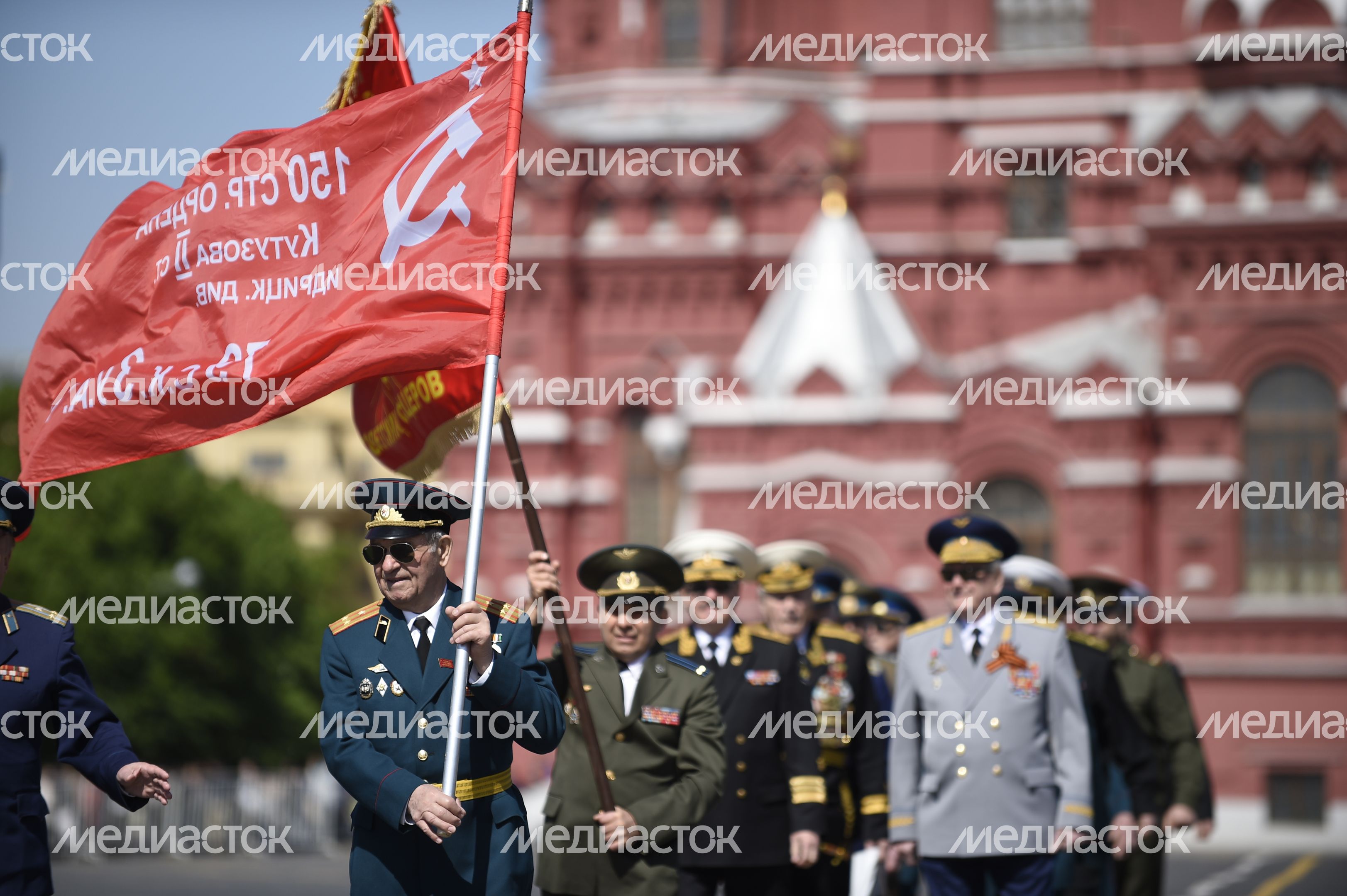 Церемония приема в пионеры на Красной площади в Москве Церемония приема в пионеры на Красной площади в Москве