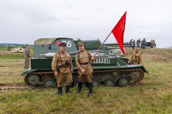 Эпизод Курской битвы под Прохоровкой на военно-исторической реконструкции в Центральном парке «Патриот»