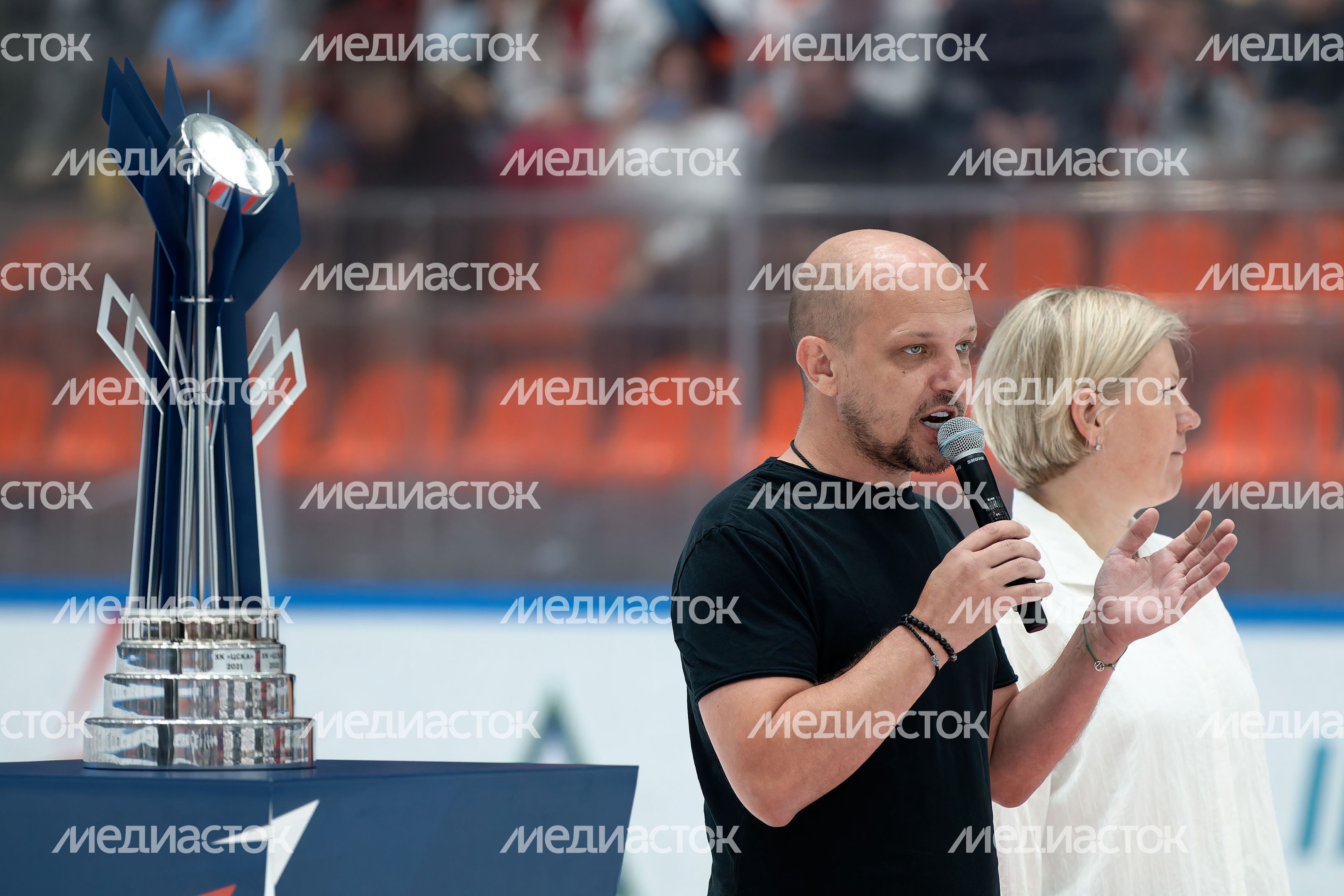 Дмитрий Абаренов и Наталья Тимошина на открытии детско-юношеского турнира по хоккею «Кубок Александра Овечкина» Дмитрий Абаренов и Наталья Тимошина на открытии детско-юношеского турнира по хоккею «Кубок Александра Овечкина»