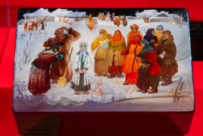 Федоскинская лаковая миниатюра живописи на выставке «Федоскино: где живет душа» в музее «Новый Иерусалим» города Истра