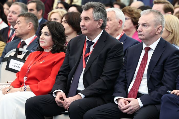 Пленарная сессия форума "Россия и мир: тренды здорового долголетия"