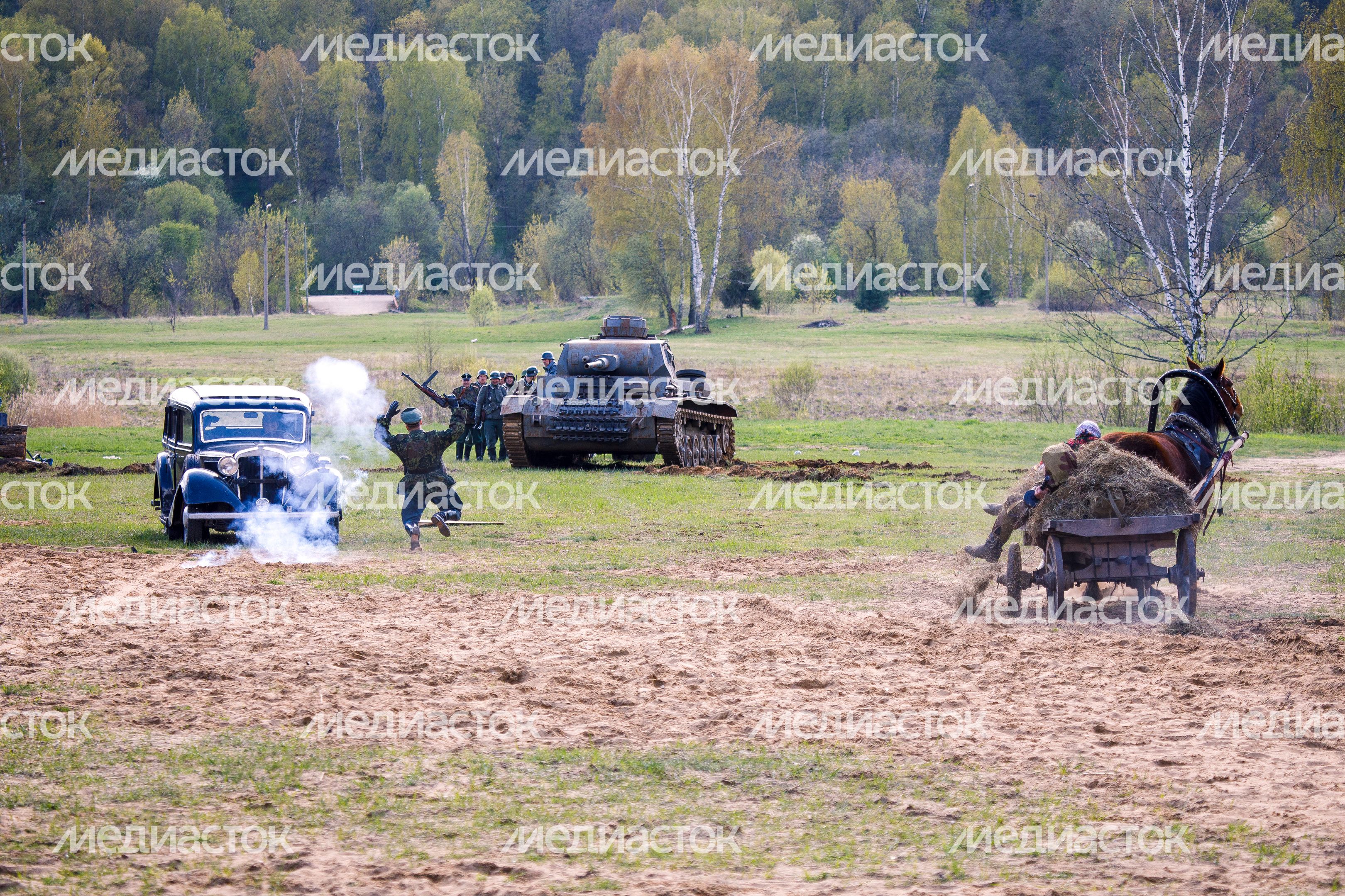 Военно-историческая реконструкция "Успех в единстве поколений" в Химках Военно-историческая реконструкция "Успех в единстве поколений" в Химках
