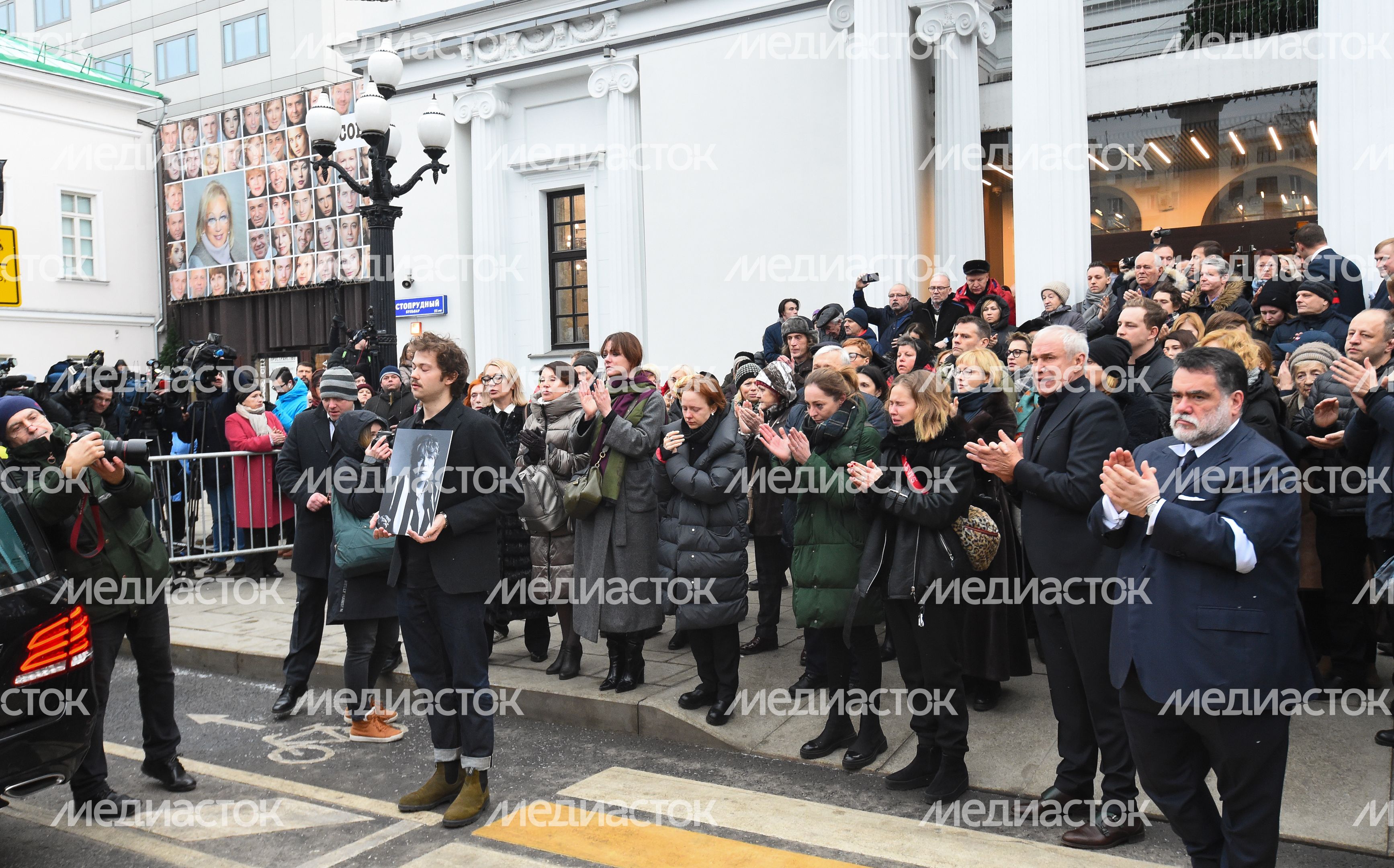 Церемония прощания с Галиной Волчек