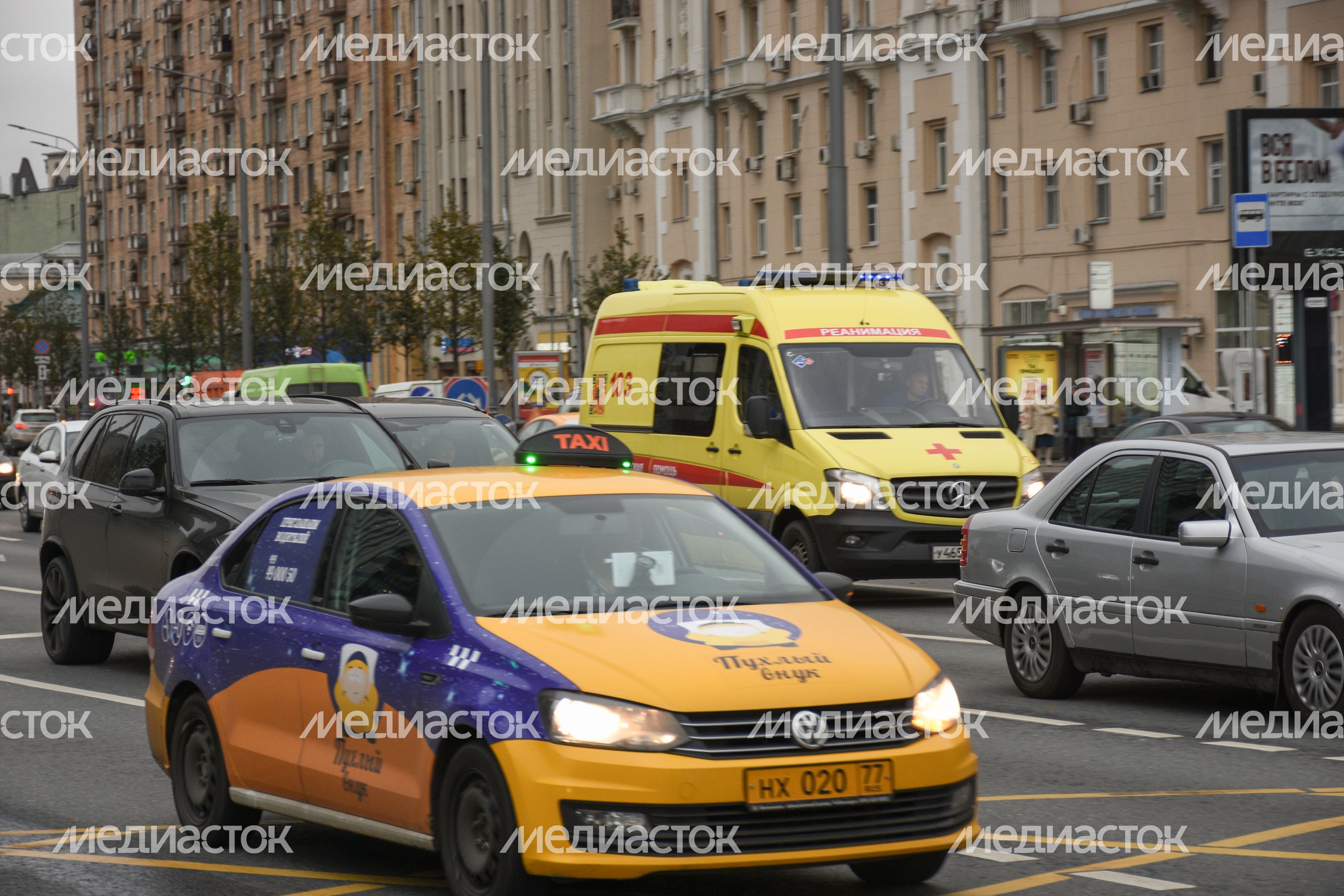 Повседневная жизнь города в Москве осенью