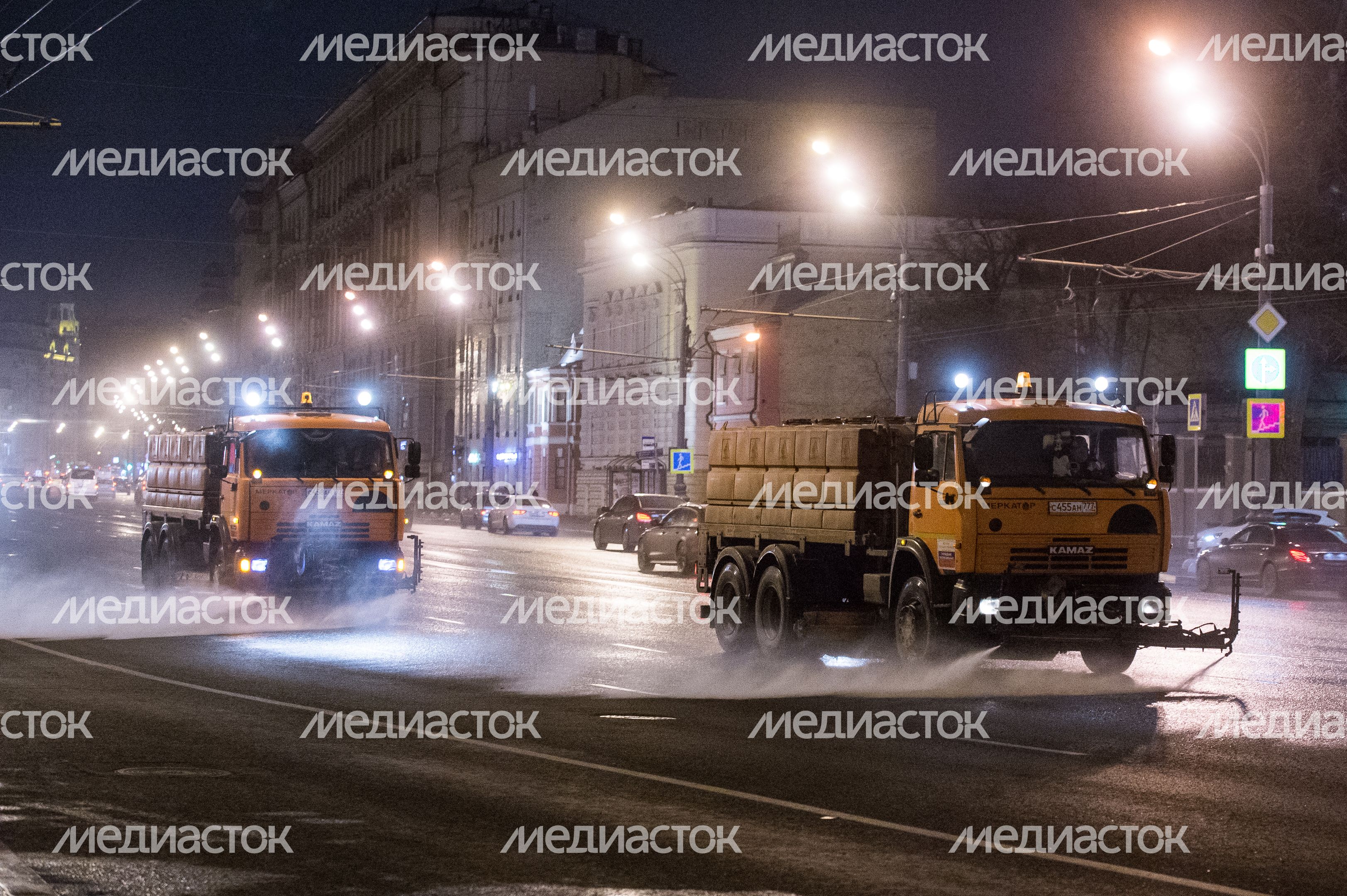 Помывка дорог после зимы в Москве Помывка дорог после зимы в Москве