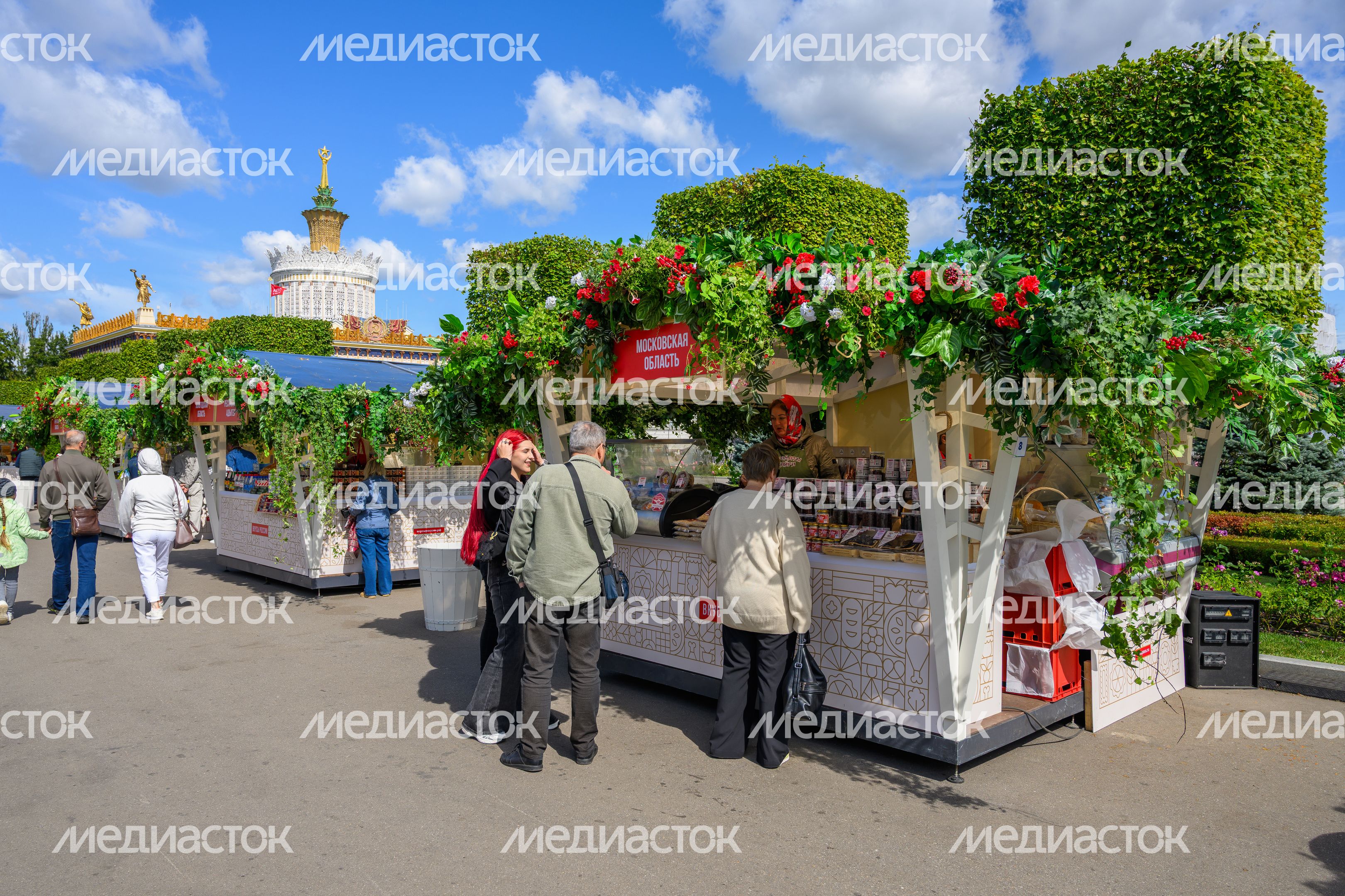 Ярмарка продуктов питания, произведенных в Подмосковье, на гастрономическом фестивале «Вкусы России» 2026 на ВДНХ