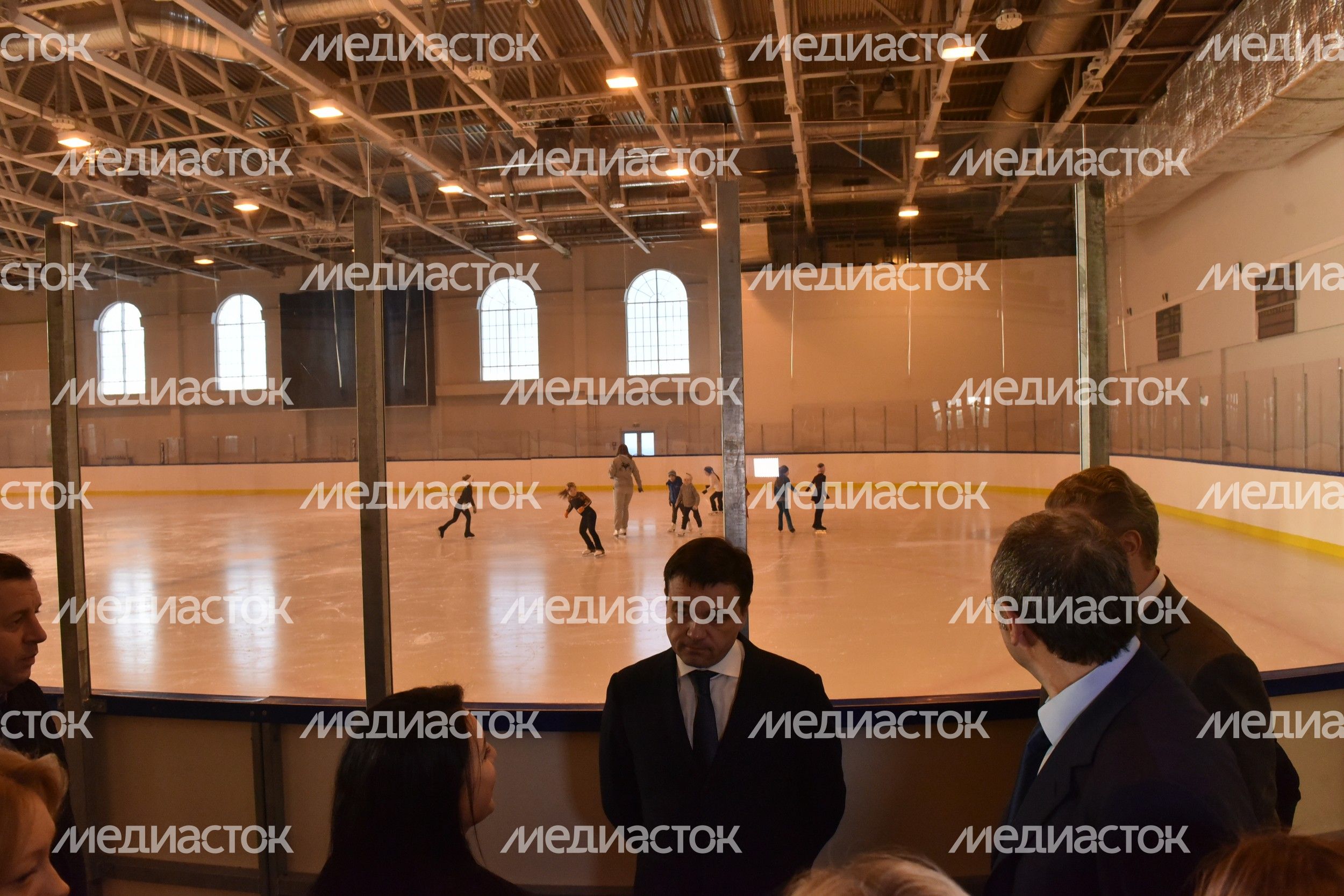 Губернатор вручил ордена за большой вклад в реконструкцию школы в Одинцовском районе