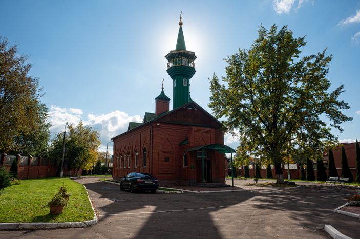 Осенние виды Мечети Имама Равиля в городе Щёлково