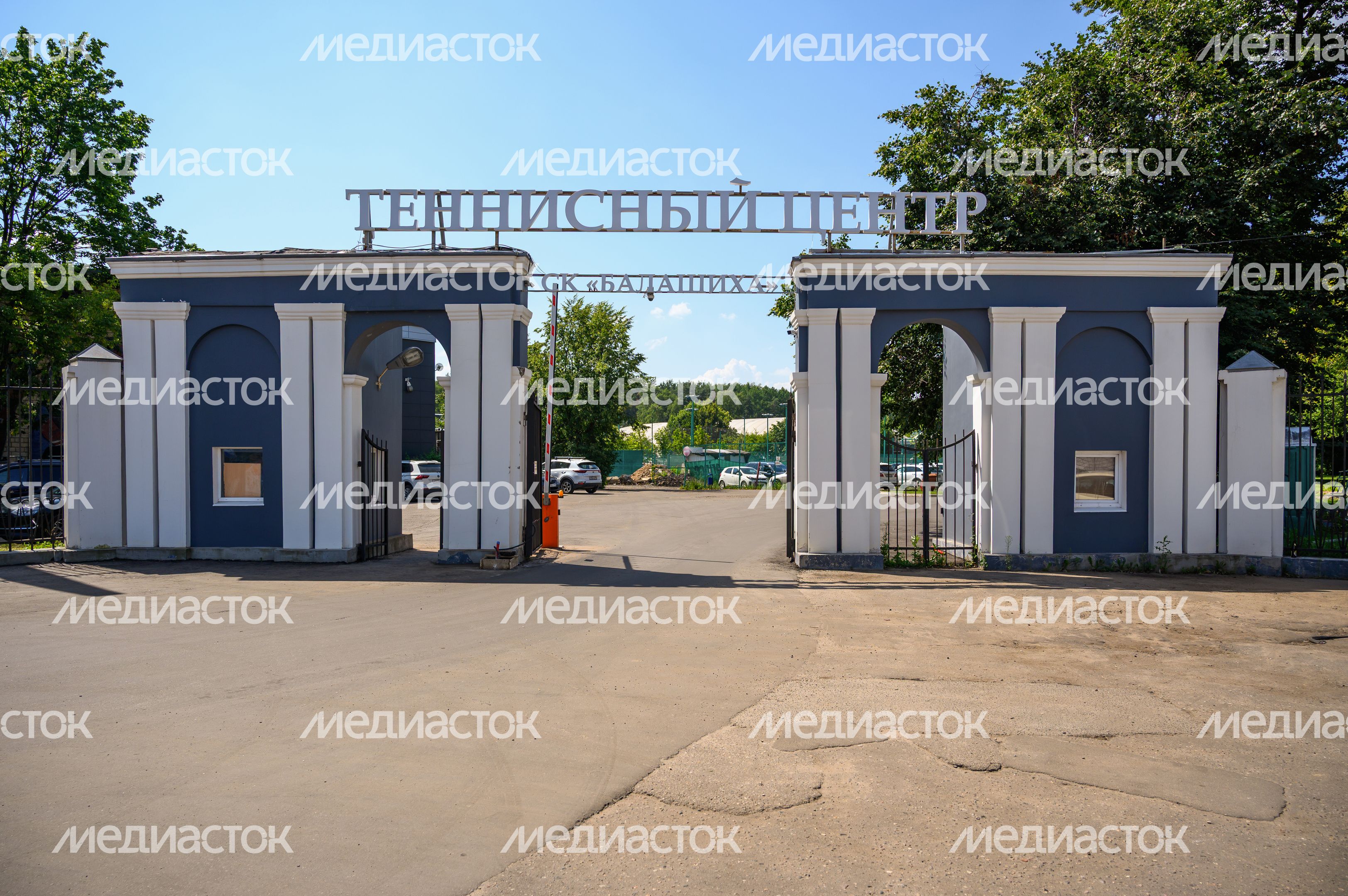 Теннисный центр на территории спорткомплекса «Балашиха» в городе Балашиха Теннисный центр на территории спорткомплекса «Балашиха» в городе Балашиха