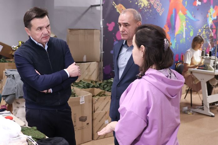 Андрей Воробьев посетил мастерскую волонтерского объединения «Zамаскируем СВОих»