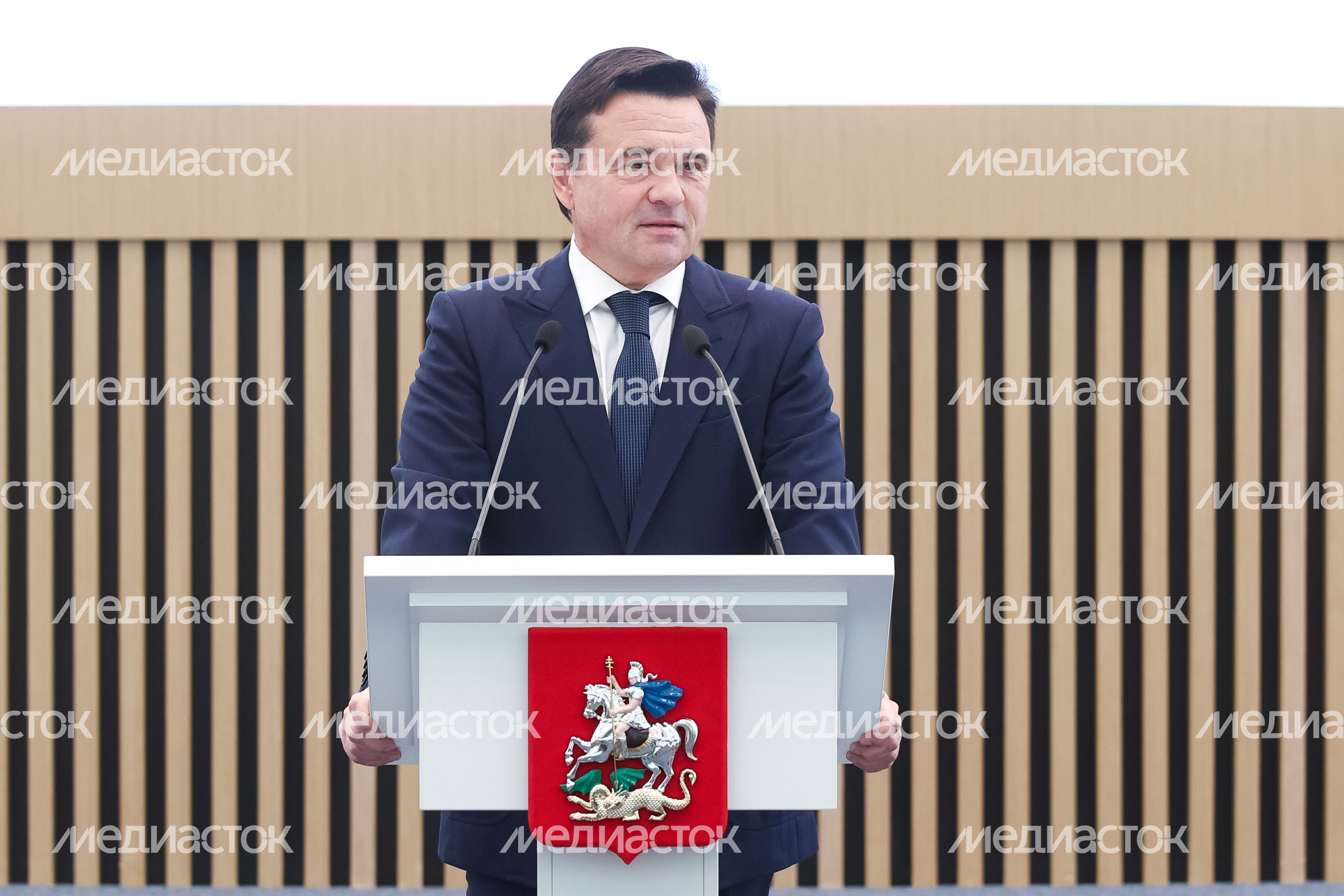 Губернатор Андрей Воробьев поздравил сотрудников МФЦ с профессиональным праздником Губернатор Андрей Воробьев поздравил сотрудников МФЦ с профессиональным праздником