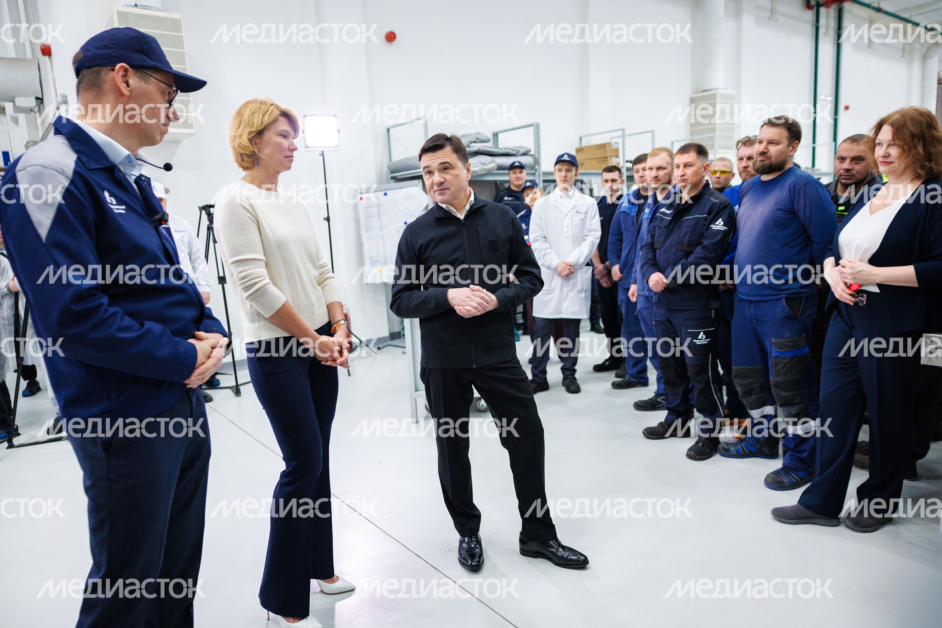 Андрей Воробьев и Оксана Лут открыли в Лобне центр по сборке технологического оборудования