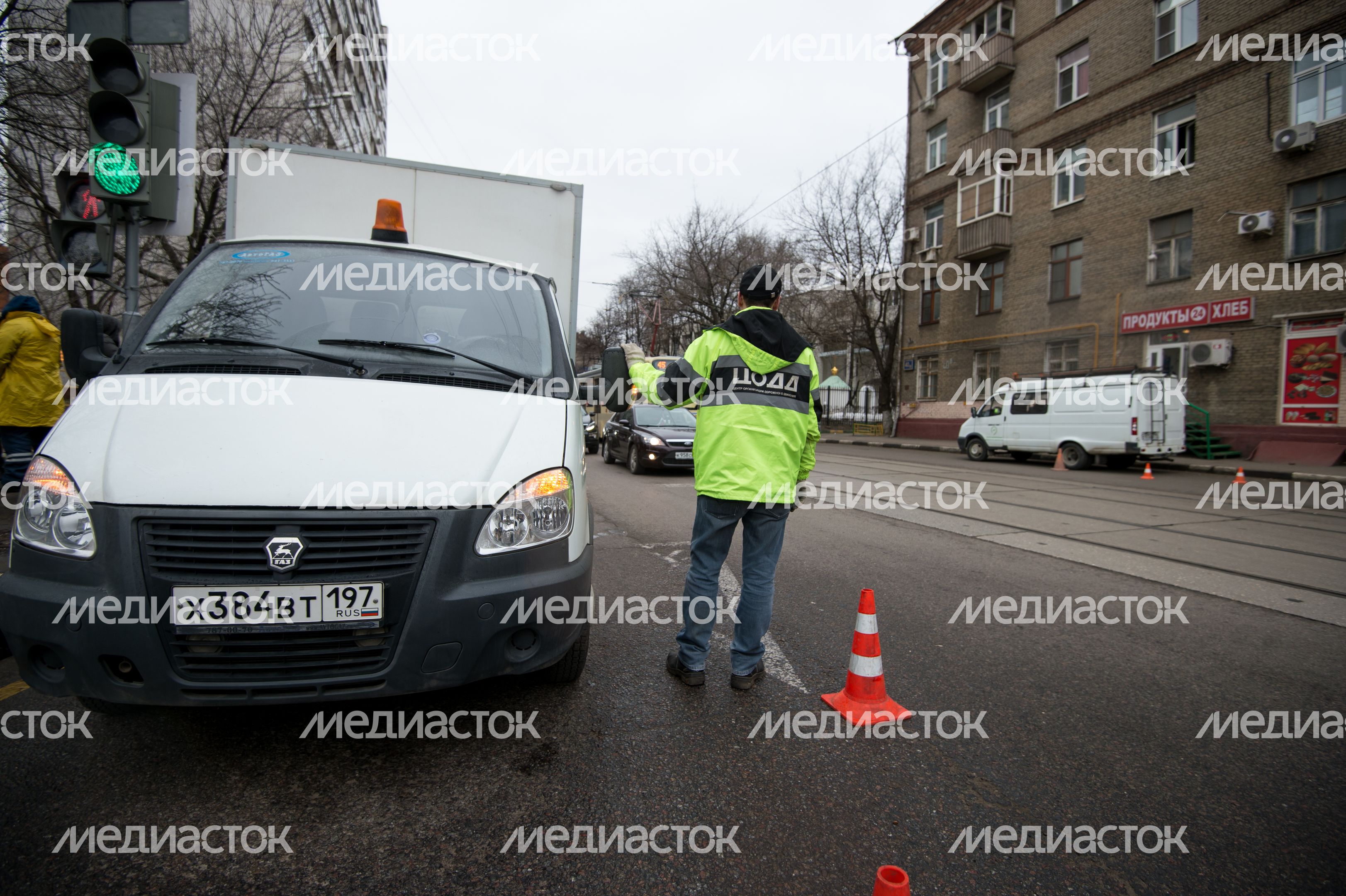 ЦОДД чистит светофоры в Москве