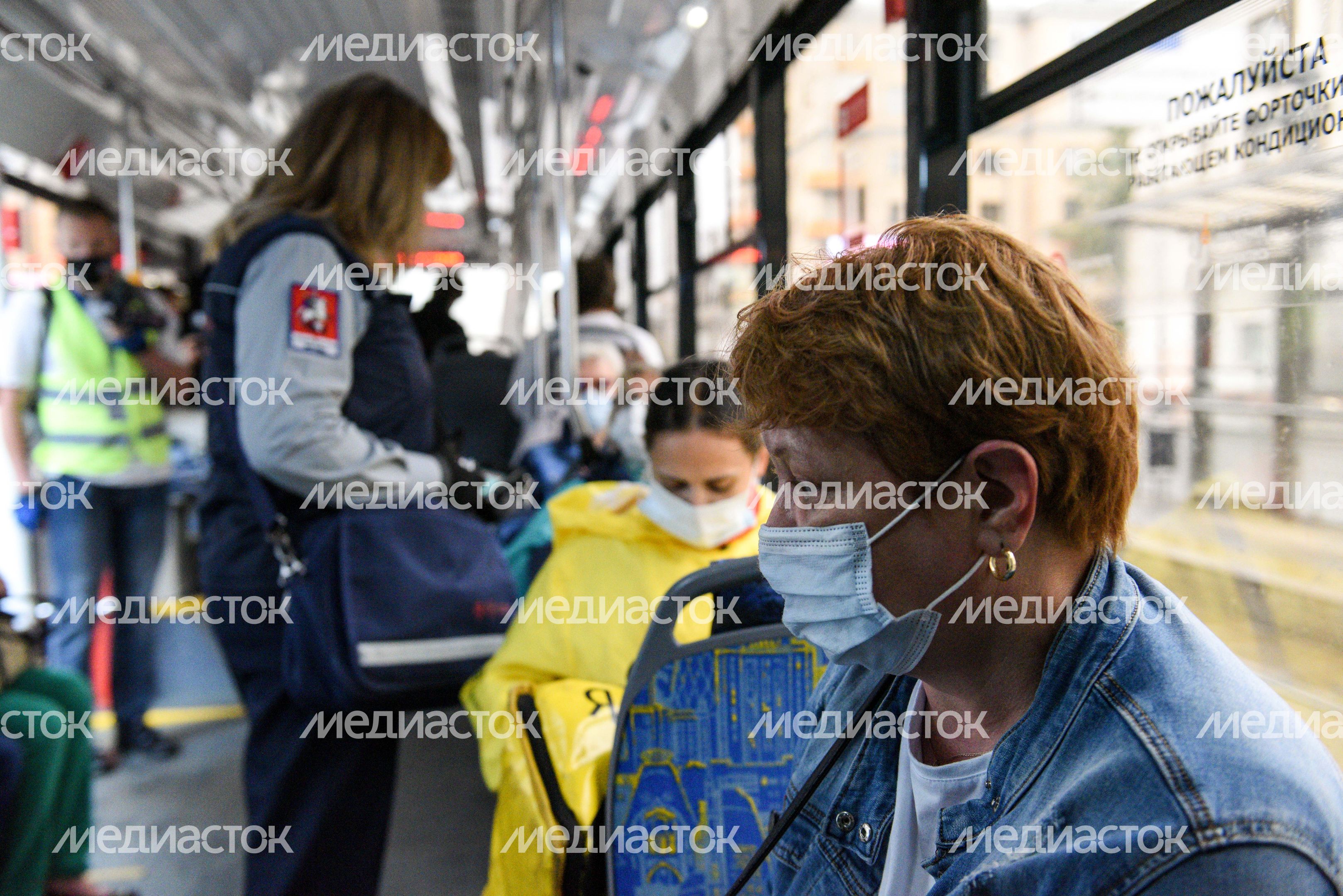 Проверки соблюдения масочно-перчаточного режима в общественном транспорте в Москве