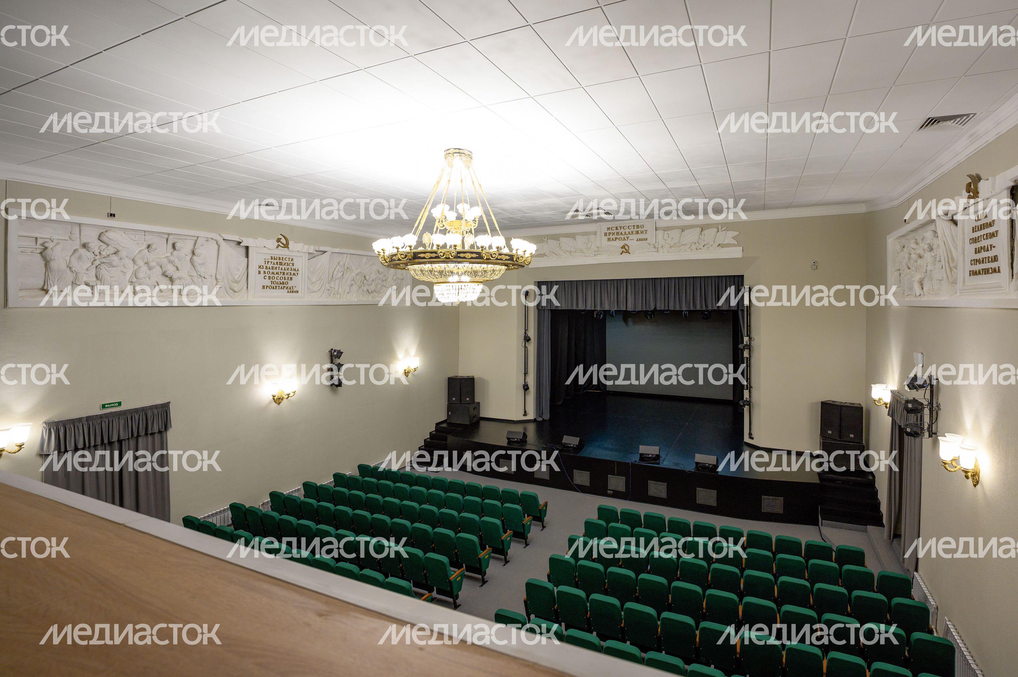 Большой концертный зал в Центре культуры «Подмосковье» микрорайона Пироговский округа Мытищи после ремонта Большой концертный зал в Центре культуры «Подмосковье» микрорайона Пироговский округа Мытищи после ремонта