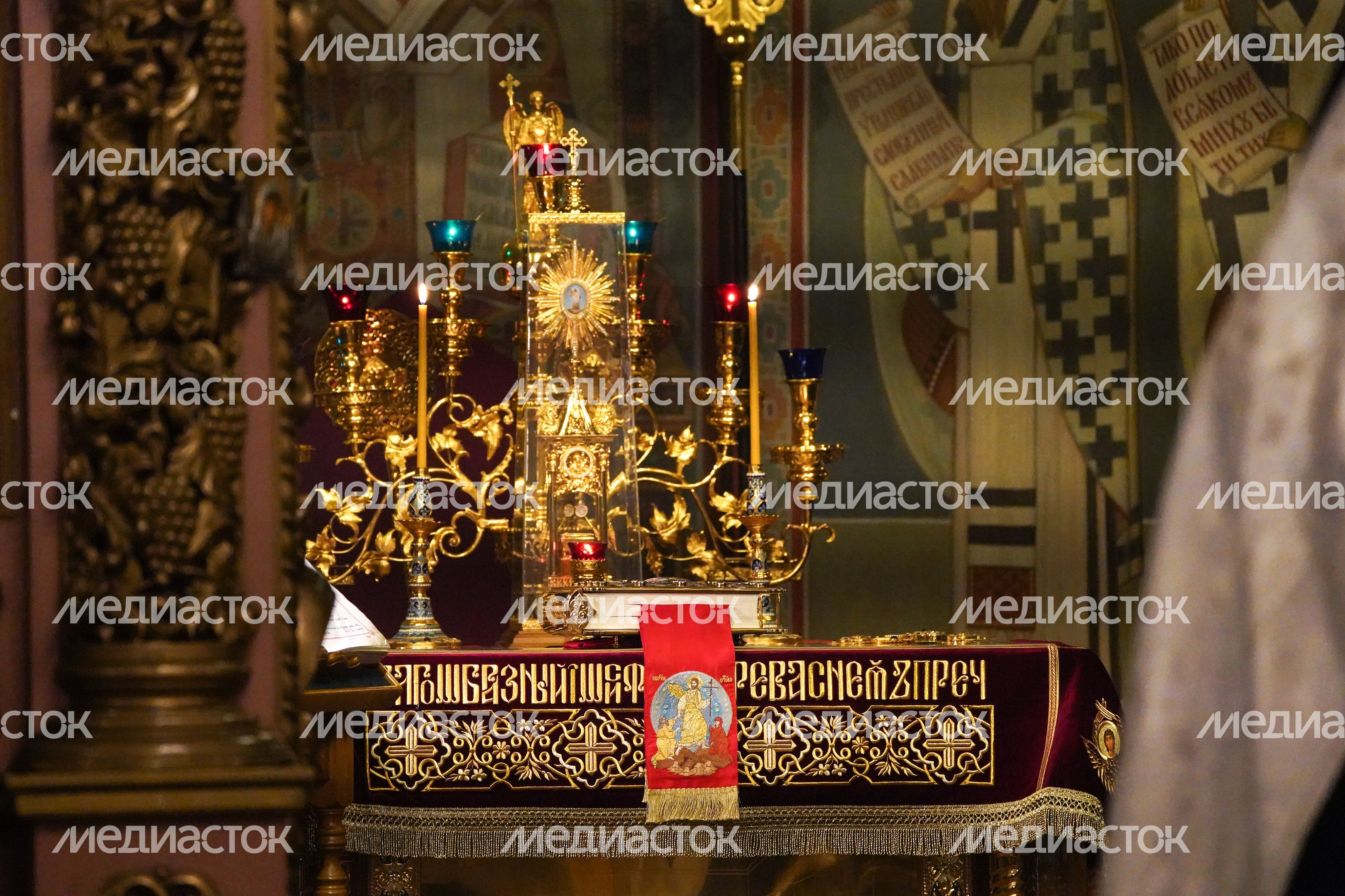 Пасхальная служба в Высоко‑Петровском монастыре в Москве