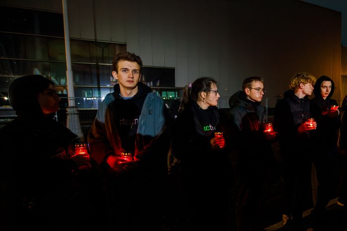 День памяти жертв теракта - акция памяти "Журавли" на девятый день после трагедии в "Крокус сити холле"