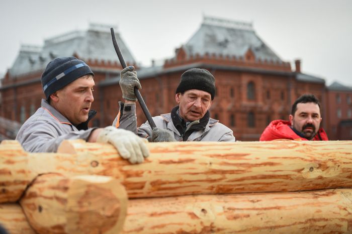 Монтаж инсталляций для фестиваля «Московская Масленица» на Манежной площади