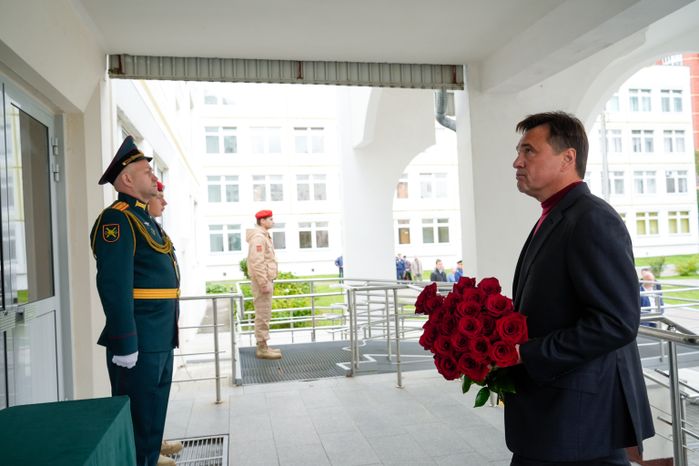 Андрей Воробьев открыл в Подольске мемориальную доску Героя РФ Артема Щукина